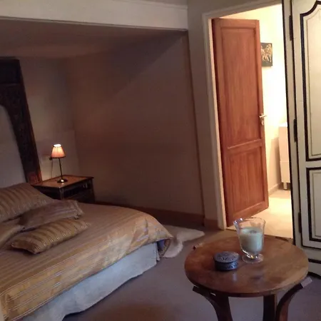 לינה וארוחת בוקר Chateau Saint-roch *
