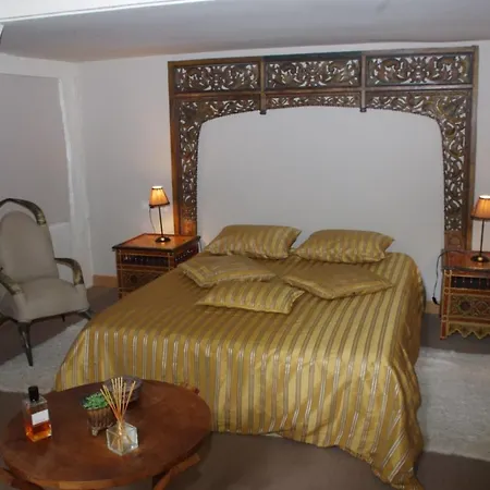 Chateau Saint-roch לינה וארוחת בוקר *