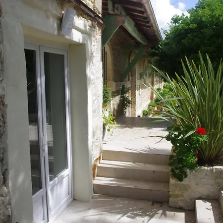 לינה וארוחת בוקר Chateau Saint-roch *