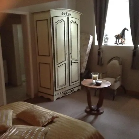 Chateau Saint-roch לינה וארוחת בוקר